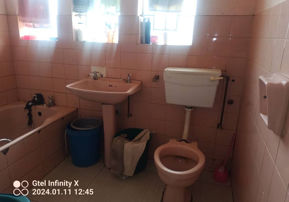 6 bedroom House for Sale in Marimba Park 