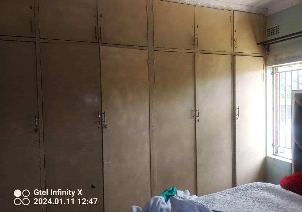 6 bedroom House for Sale in Marimba Park 