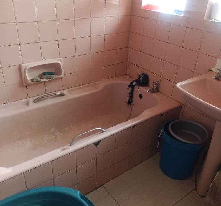 6 bedroom House for Sale in Marimba Park 