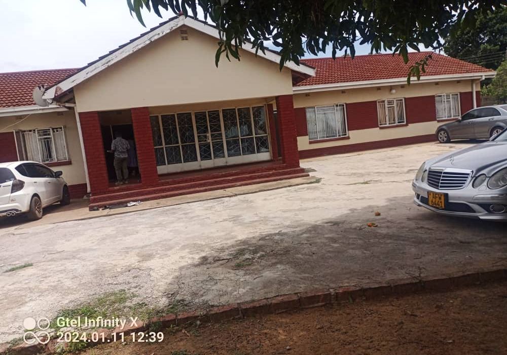 6 bedroom House for Sale in Marimba Park 