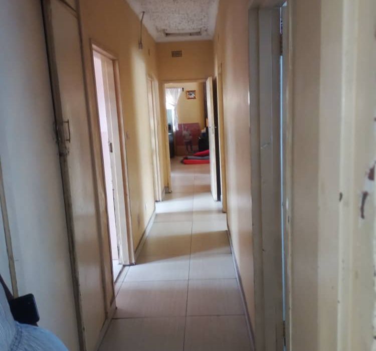 6 bedroom House for Sale in Marimba Park 