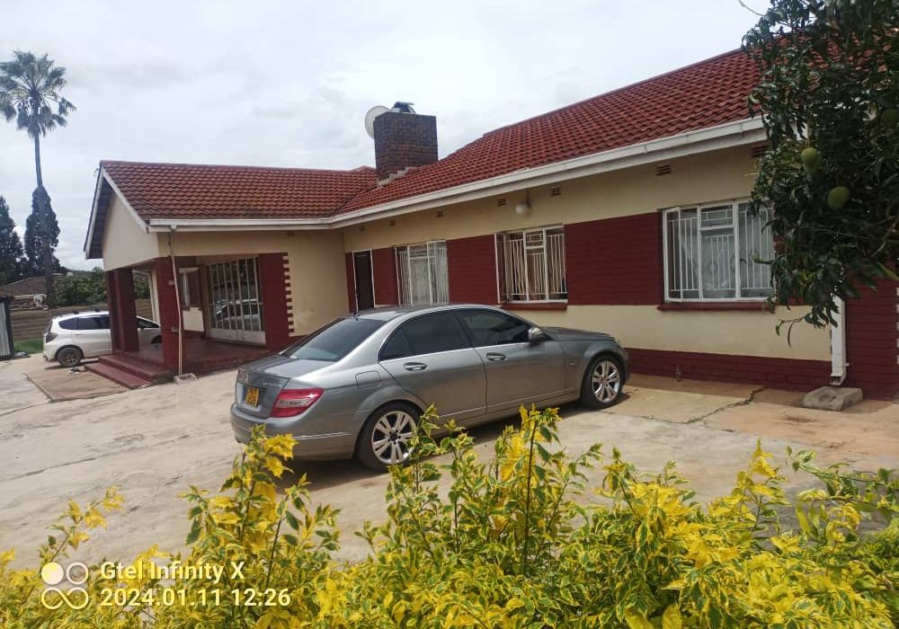 6 bedroom House for Sale in Marimba Park 