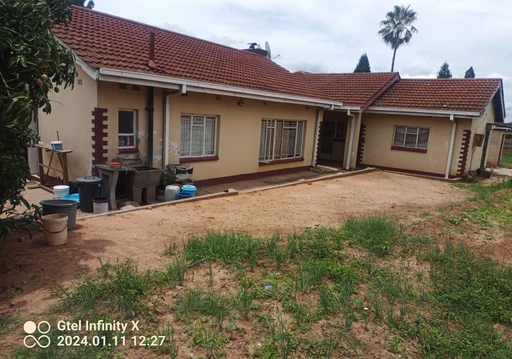 6 bedroom House for Sale in Marimba Park 