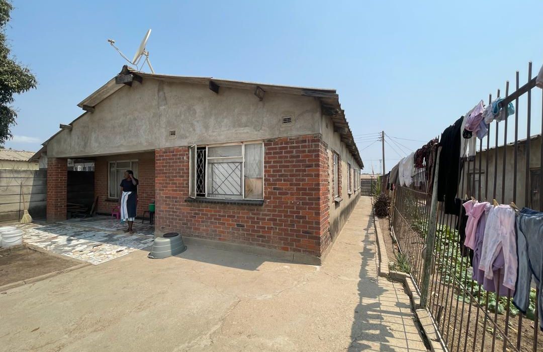 6 Bedroom House for Sale in Seke Unit J, Chitungwiza