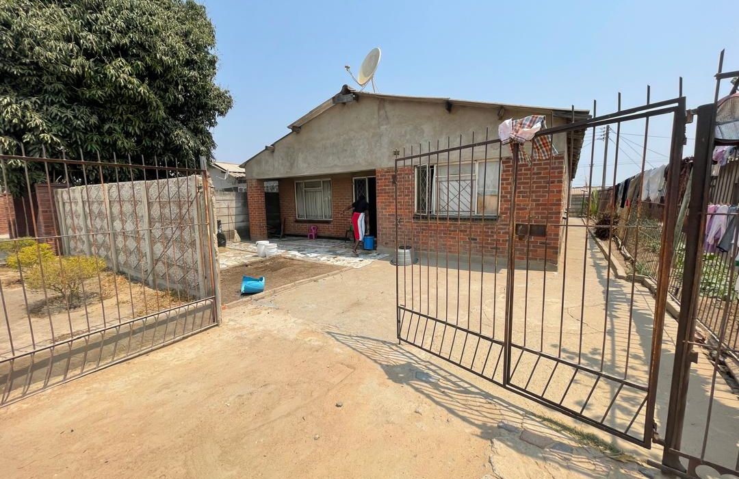 6 Bedroom House for Sale in Seke Unit J, Chitungwiza