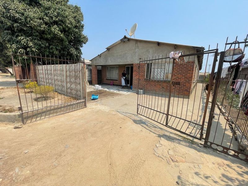 6 Bedroom House for Sale in Seke Unit J, Chitungwiza