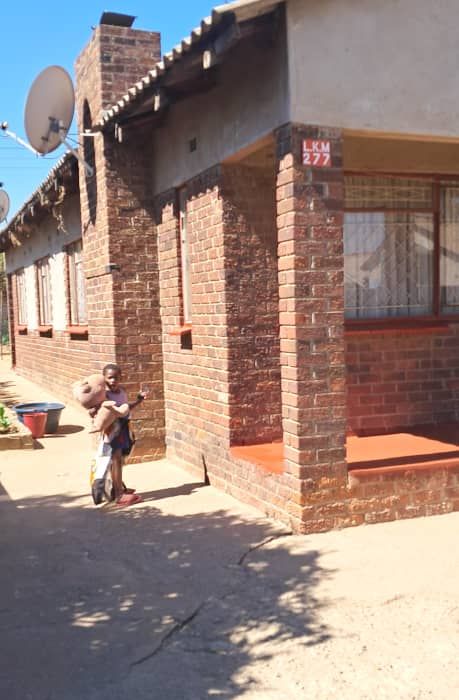 6 Bedroom House in Budiriro 1 for Sale 