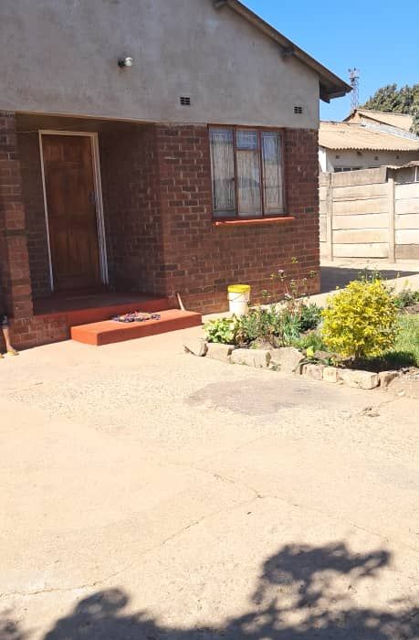 6 Bedroom House in Budiriro 1 for Sale 