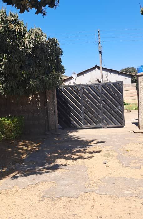 6 Bedroom House in Budiriro 1 for Sale 
