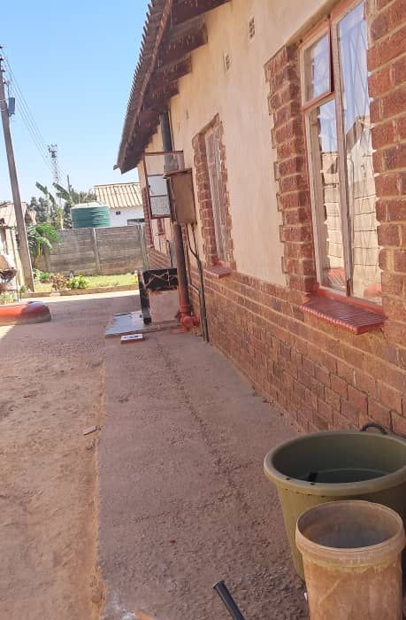 6 Bedroom House in Budiriro 1 for Sale 