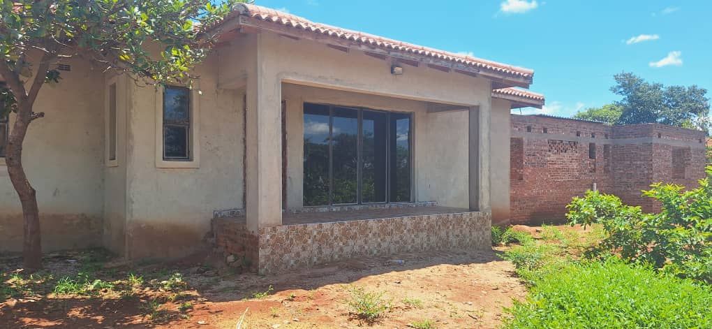 6 incomplete bed house for sale in Charlotte Brooke