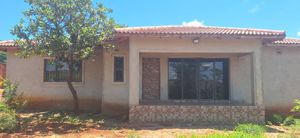 6 incomplete bed house for sale in Charlotte Brooke