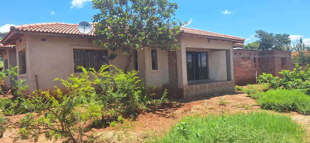 6 incomplete bed house for sale in Charlotte Brooke
