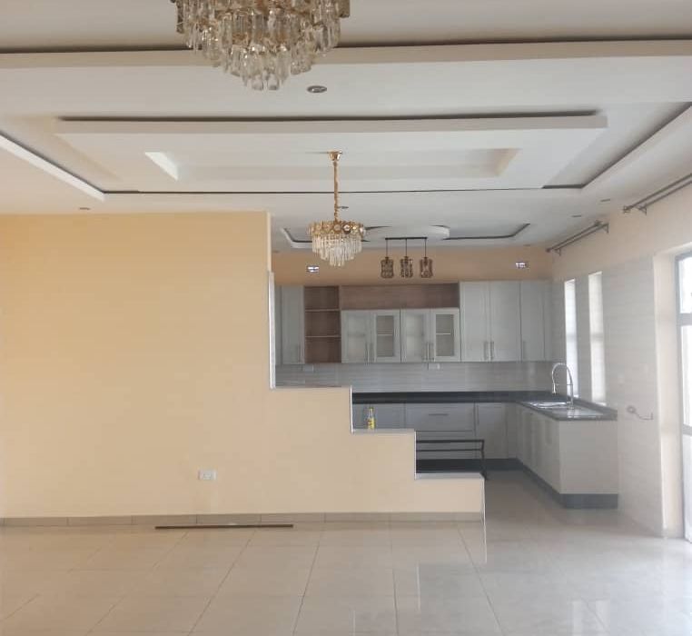 5 Bedroom House in Peakwood Village, Greendale to Rent 