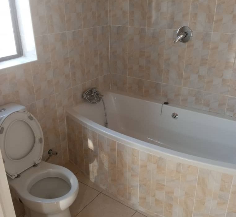 5 Bedroom House in Peakwood Village, Greendale to Rent 