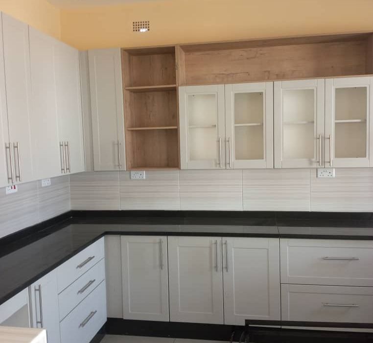 5 Bedroom House in Peakwood Village, Greendale to Rent 