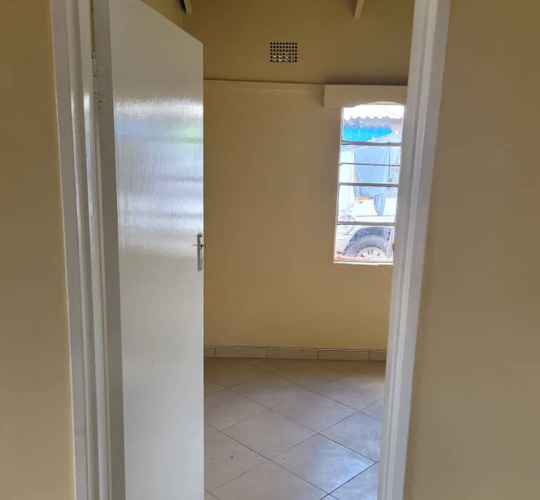 7 Room House in Glen View 2 for Sale 