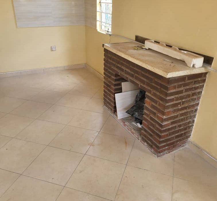 7 Room House in Glen View 2 for Sale 