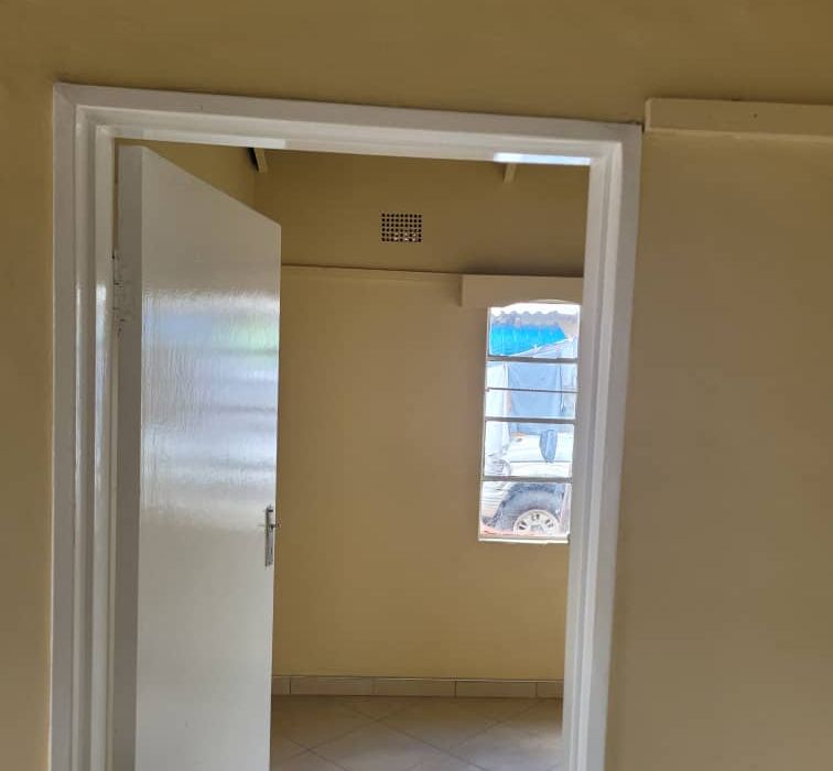 7 Room House in Glen View 2 for Sale 