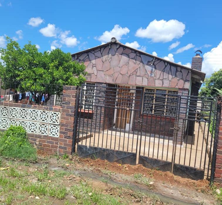 7 Room House in Glen View 2 for Sale 