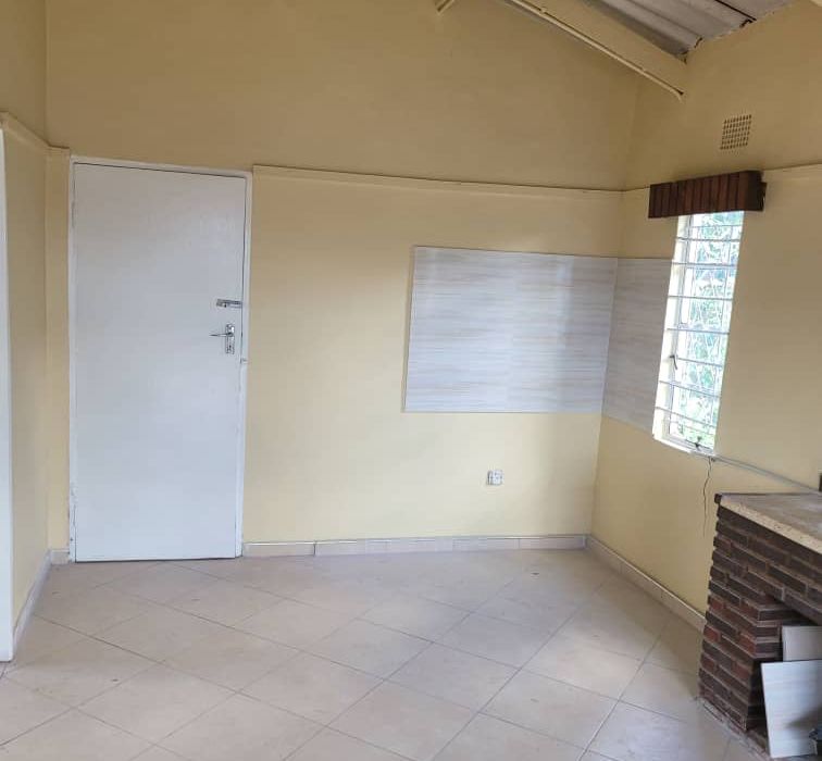 7 Room House in Glen View 2 for Sale 