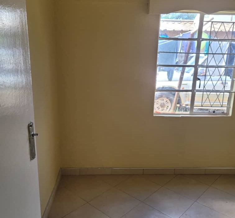 7 Room House in Glen View 2 for Sale 