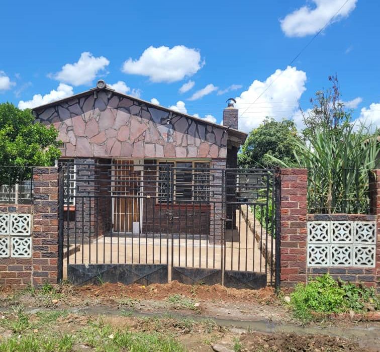 7 Room House in Glen View 2 for Sale 