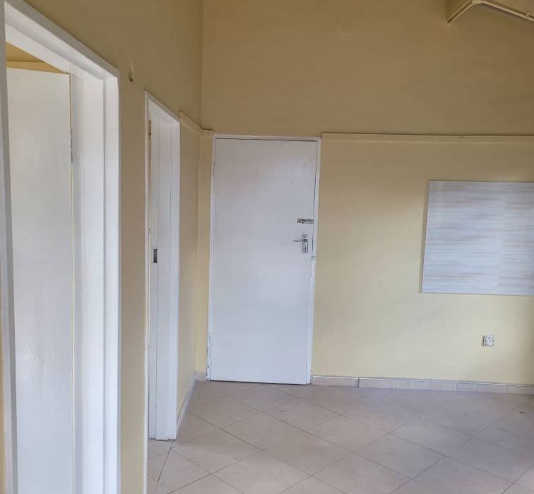 7 Room House in Glen View 2 for Sale 