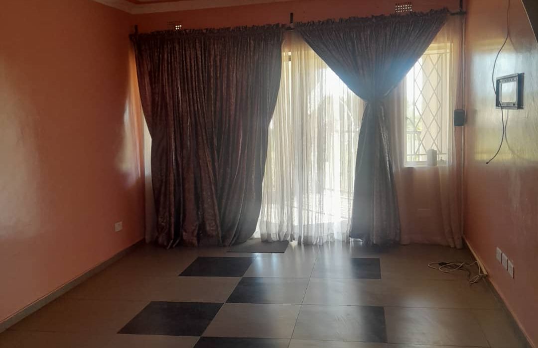 8 Bedroom Double Storey House in Norton, Twinlakes for Sale 