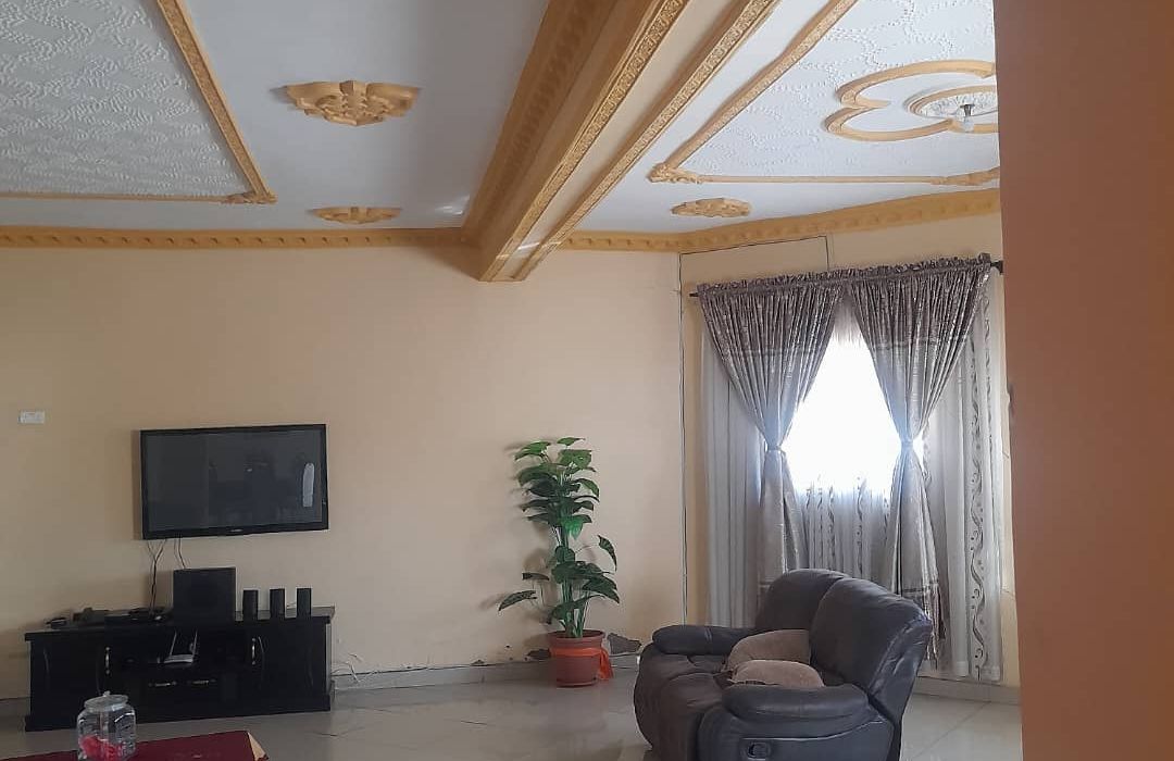 8 Bedroom Double Storey House in Norton, Twinlakes for Sale 