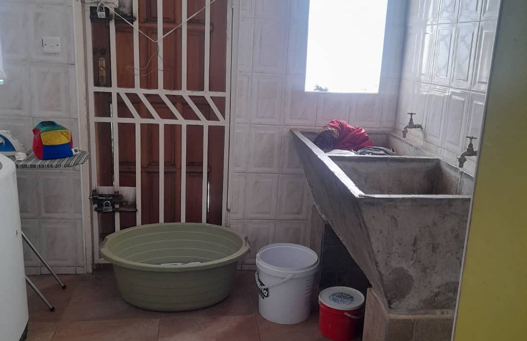 8 Bedroom Double Storey House in Norton, Twinlakes for Sale 