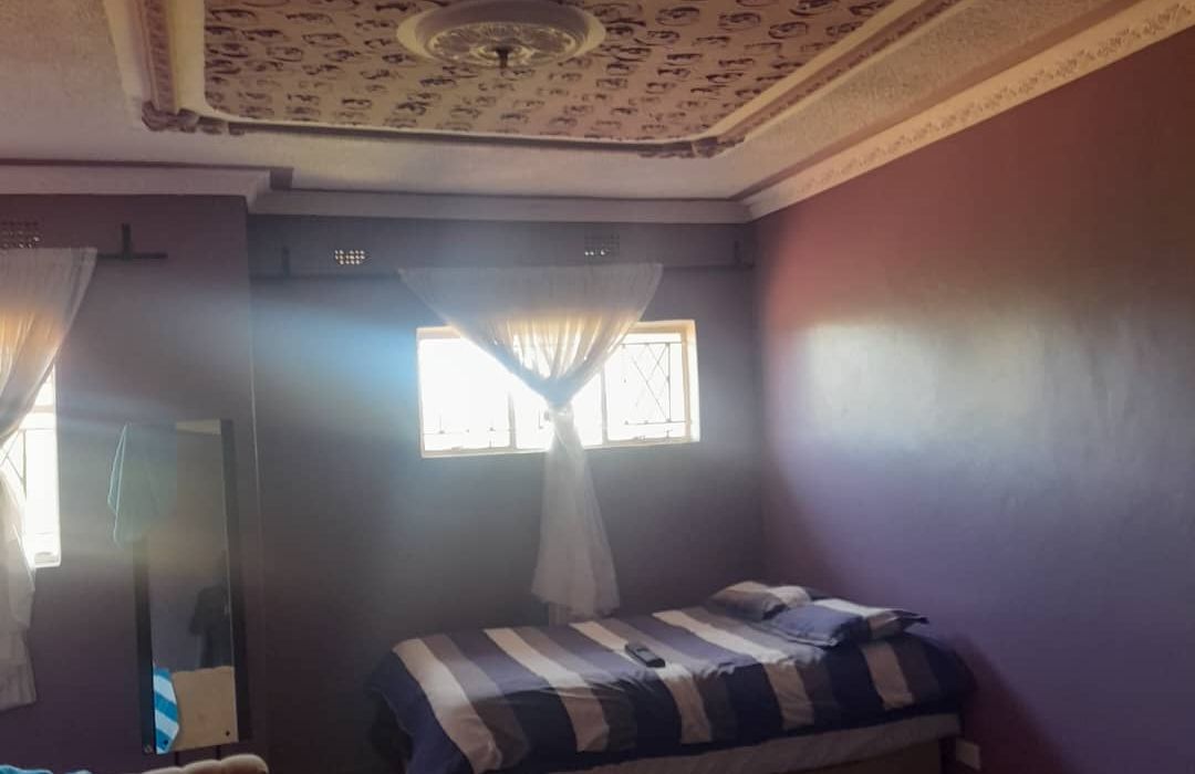 8 Bedroom Double Storey House in Norton, Twinlakes for Sale 