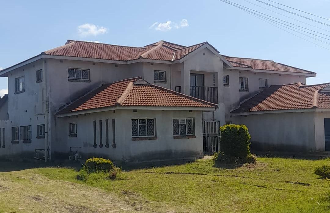 8 Bedroom Double Storey House in Norton, Twinlakes for Sale 