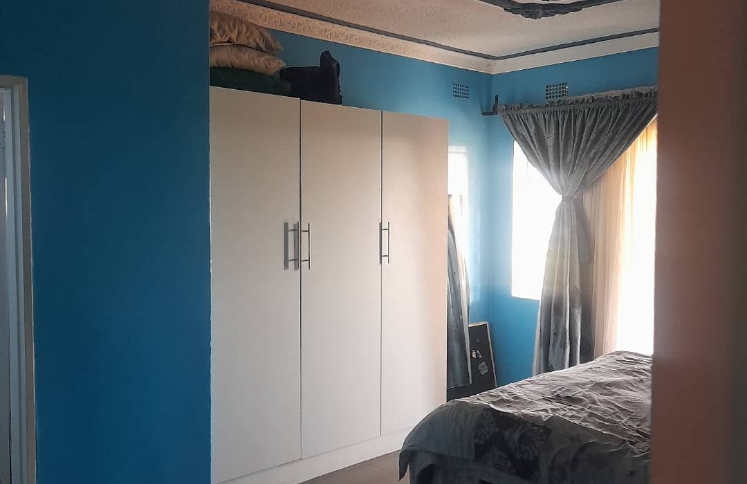 8 Bedroom Double Storey House in Norton, Twinlakes for Sale 