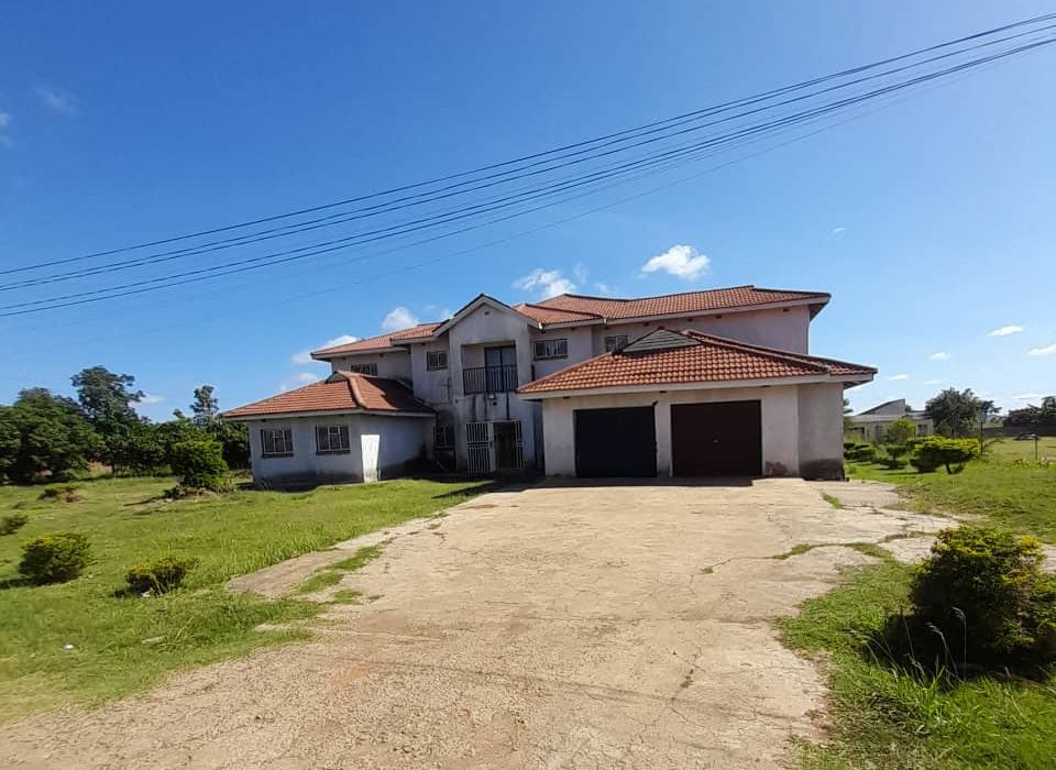 8 Bedroom Double Storey House in Norton, Twinlakes for Sale 