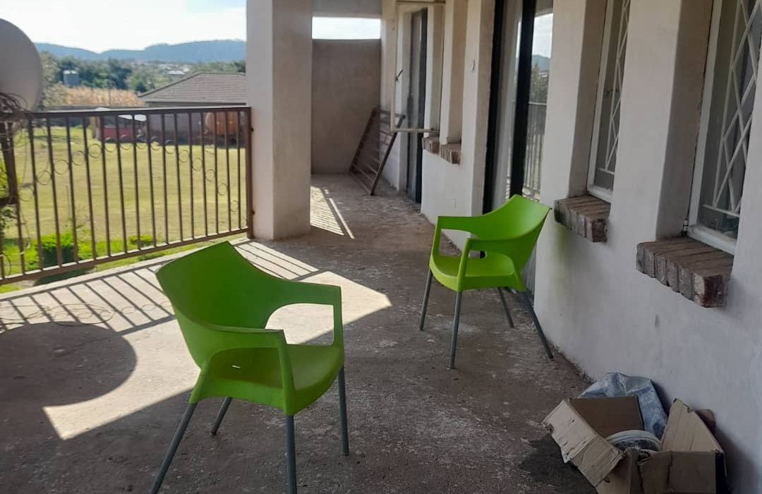 8 Bedroom Double Storey House in Norton, Twinlakes for Sale 