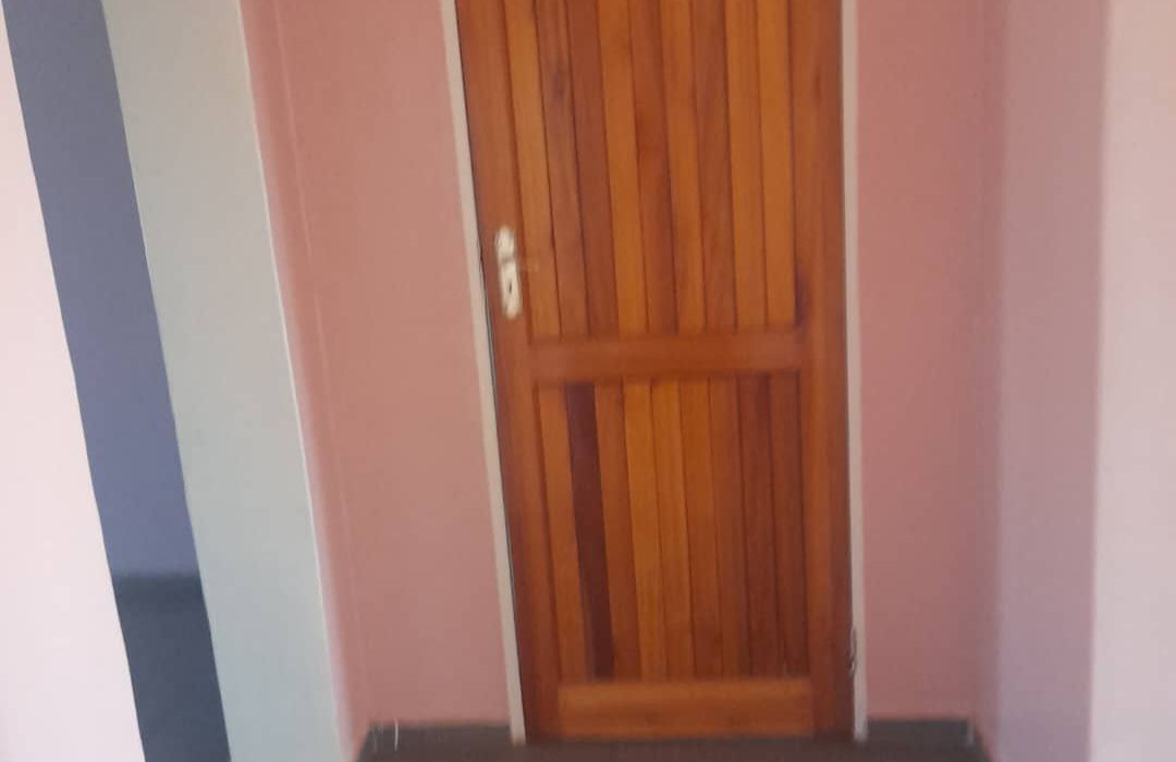 8 Bedroom Double Storey House in Norton, Twinlakes for Sale 
