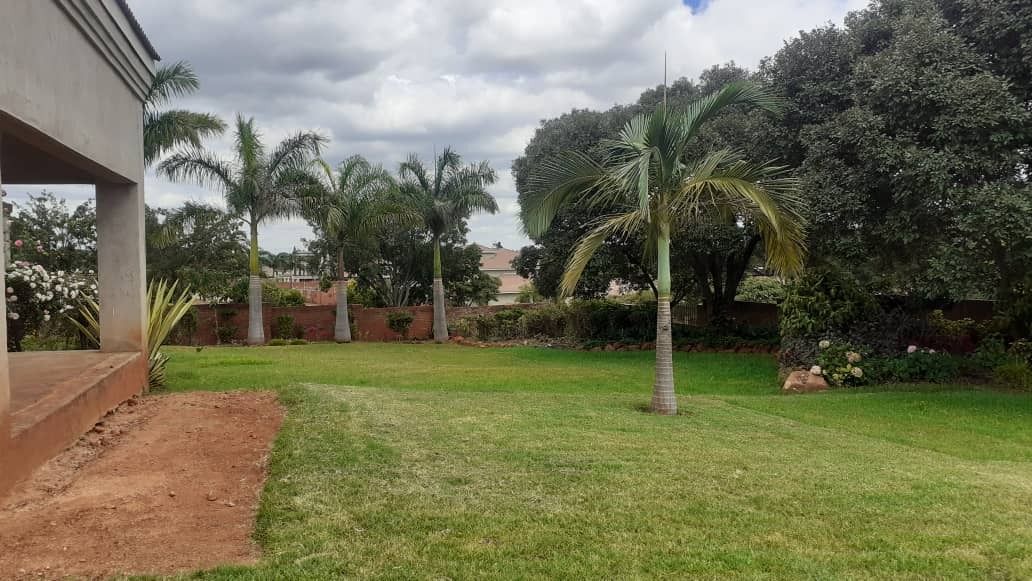 8 bedroom house in Gletwyn