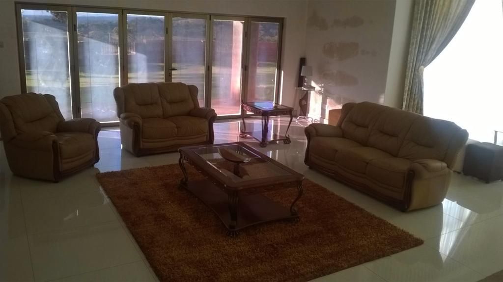 8 bedroom house in Gletwyn