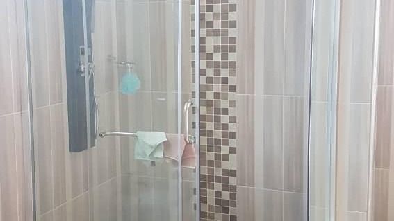 8 bedroom house in Gletwyn