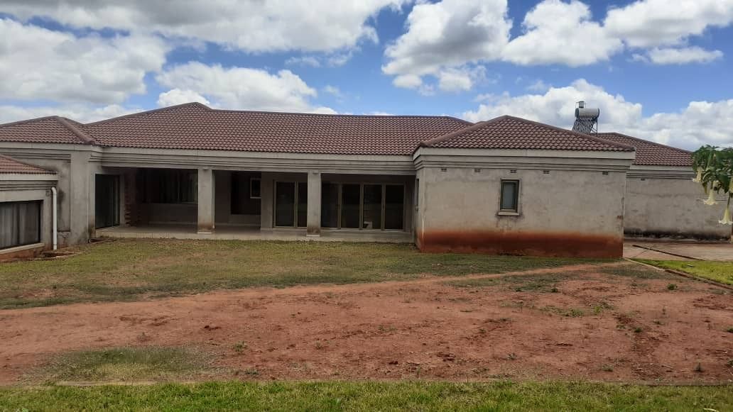 8 bedroom house in Gletwyn