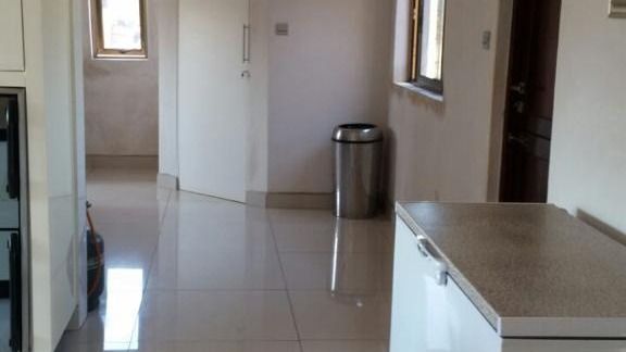 8 bedroom house in Gletwyn