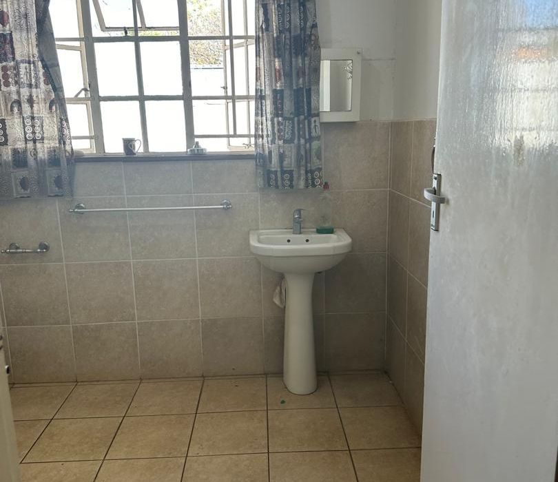 8 Bedroom House in Mount Pleasant for Sale 