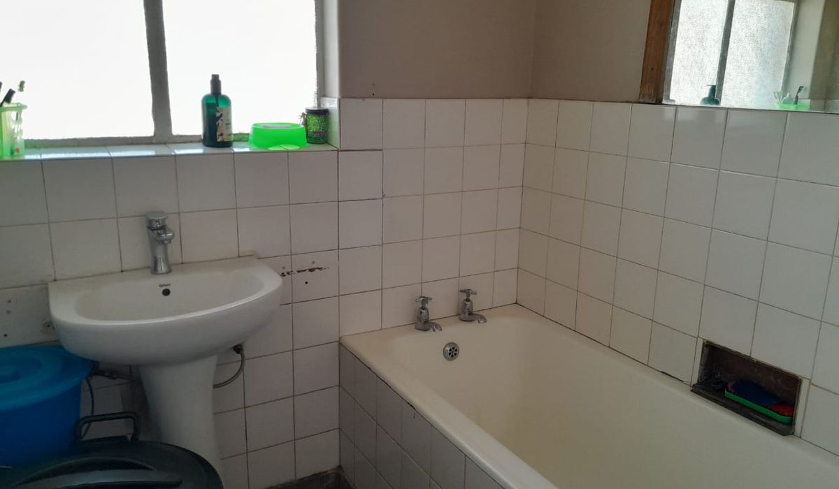 Avondale Flat For Sale!
