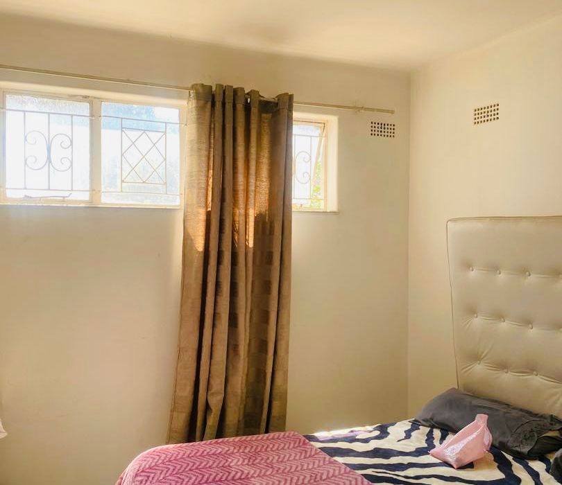 Diamond in the Rough: Ground Floor Gem in Avenues!