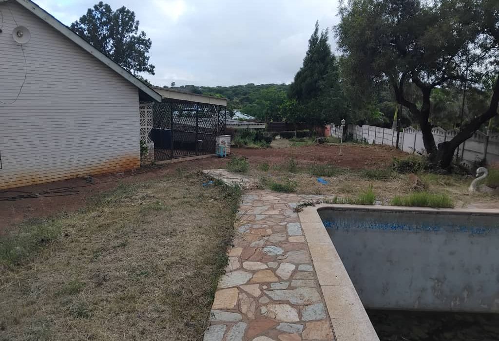 Double Storey with 5 Bedrooms for Sale in Sunninghill, Bulawayo 