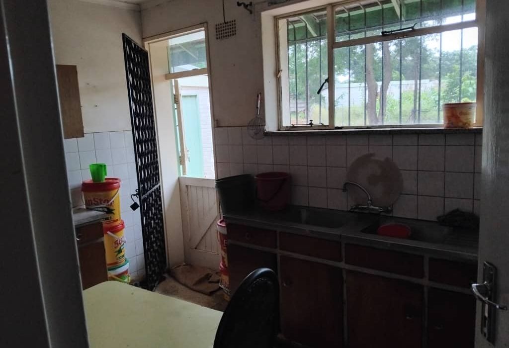 Double Storey with 5 Bedrooms for Sale in Sunninghill, Bulawayo 