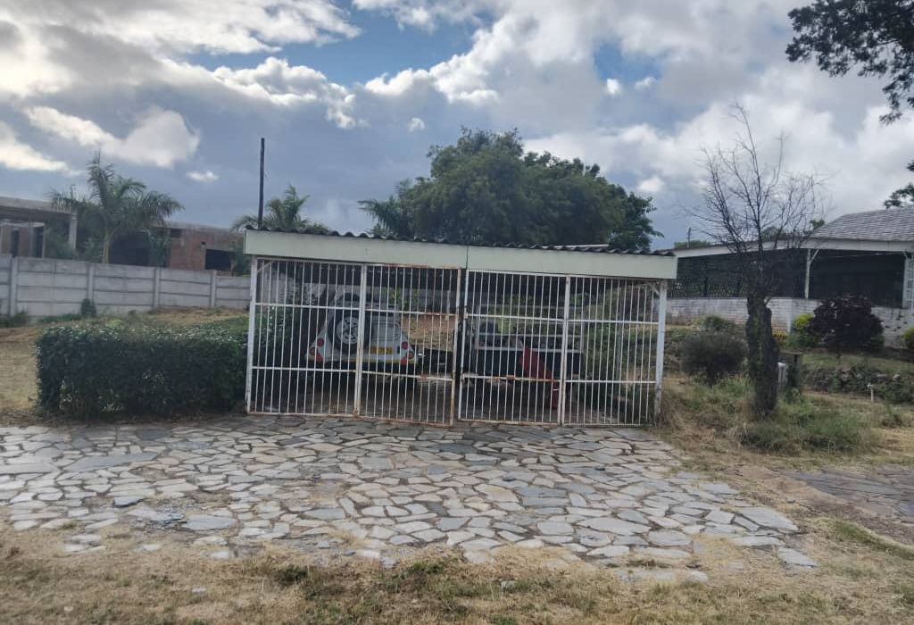Double Storey with 5 Bedrooms for Sale in Sunninghill, Bulawayo 