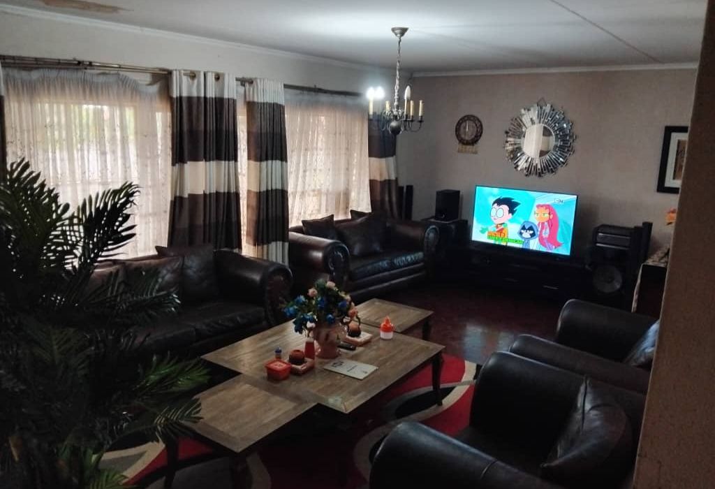 Double Storey with 5 Bedrooms for Sale in Sunninghill, Bulawayo 