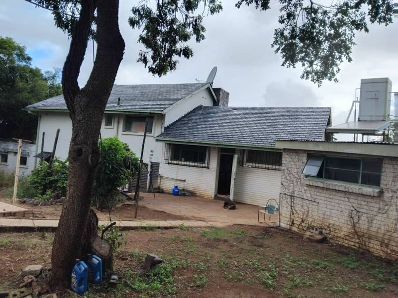 Double Storey with 5 Bedrooms for Sale in Sunninghill, Bulawayo 